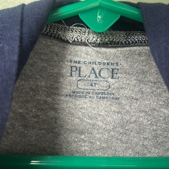 The Children’s Place toddler Boy Dinosaur graphic tee with hood bundle, size 4T - Picture 5 of 6